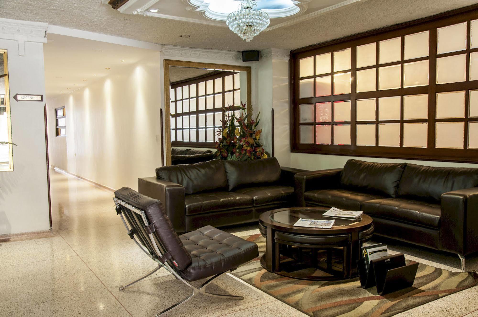 Hotel Leon Dorado بوكارامانغا المظهر الخارجي الصورة
