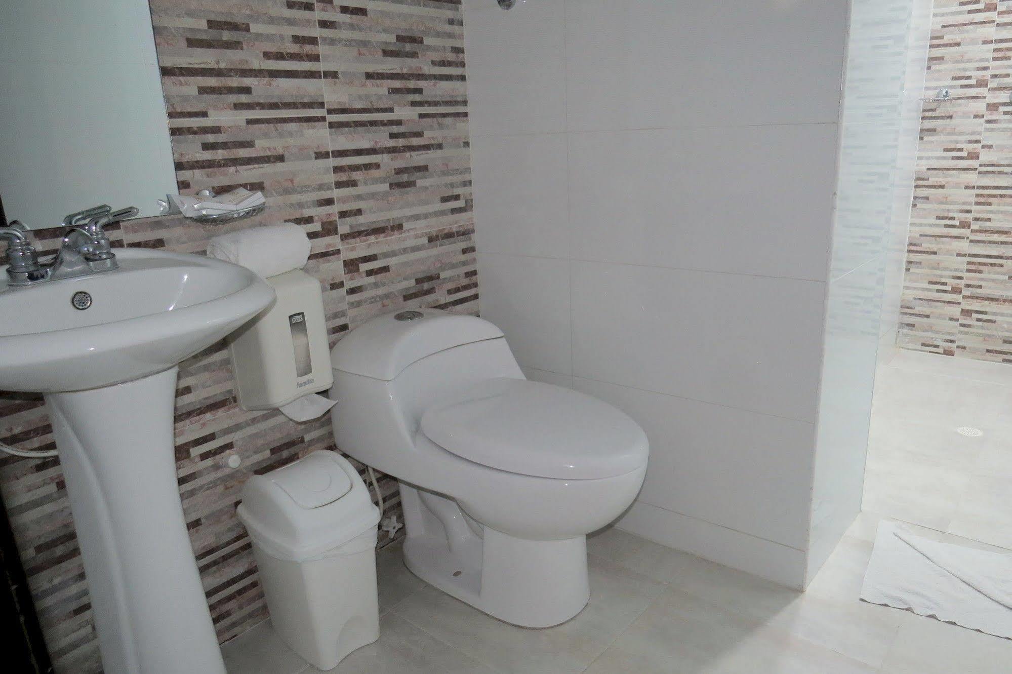 Hotel Leon Dorado بوكارامانغا المظهر الخارجي الصورة