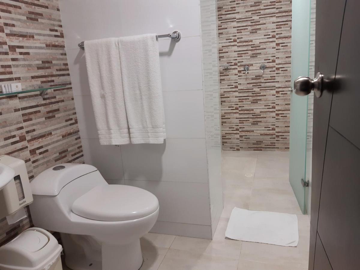 Hotel Leon Dorado بوكارامانغا الغرفة الصورة